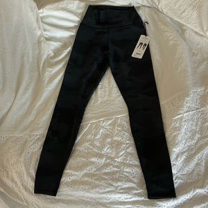 New Alo High Waist Vapor Leggings